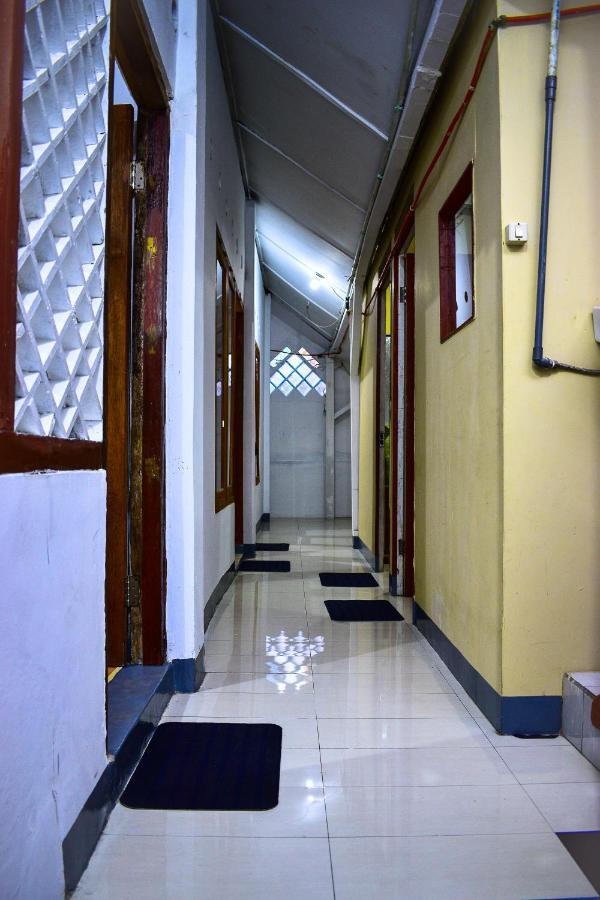 Simplycity Hostel Syariah Бандунг Экстерьер фото